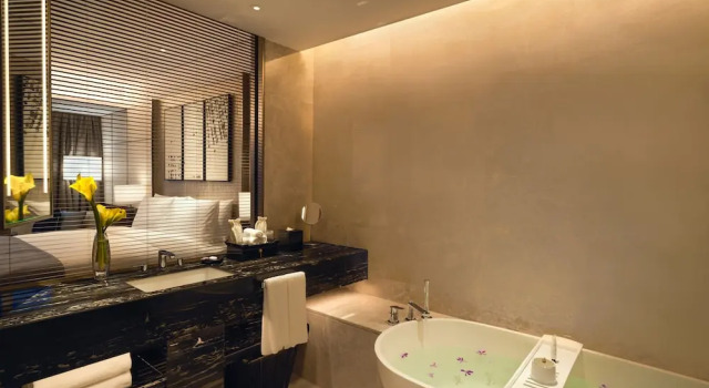 Двухместный номер Premium с видом на город InterContinental Guangzhou Exhibition Center by IHG