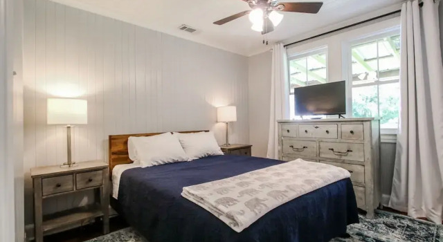 Historic Home for 7 with Apartment, Buchen Sie Ferienwohnung Richmond Hill 