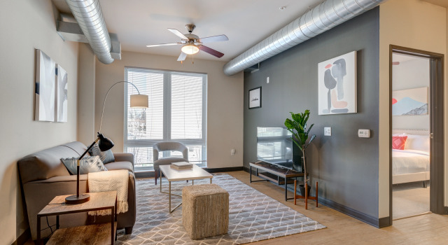 Milwaukee Beautiful Family 2BD 2BA Downtown Apartment, Rezerwuj Apartament Hotele w Milwaukee z parkingiem, w pobliżu Marcus Center, Parking