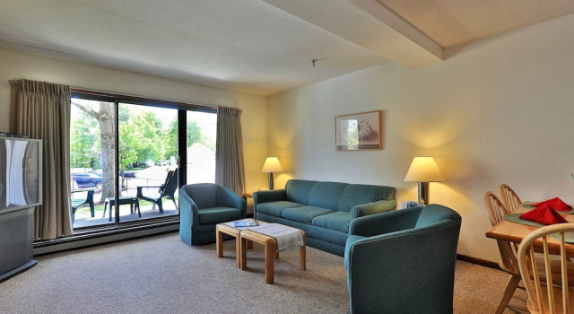 Mt Green 2br/2ba Condo: Close to Killington. Hot Tub. Pool. 3a07, Varaa Hotelli Hotellit New England uima-altaalla, Uima-allas