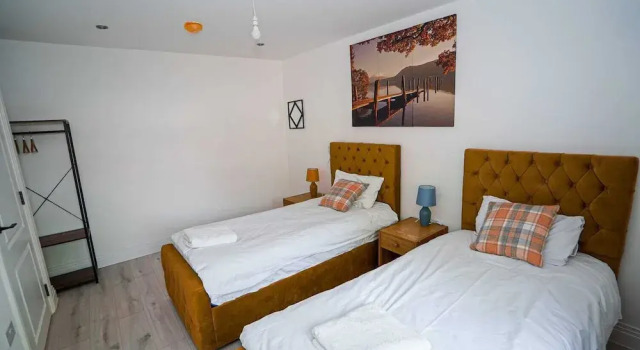 Modern 4-Bedroom Home with Free Parking
