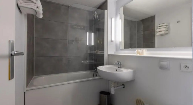 Двухместный номер Standard Le 2 By Hotel Akena - La Ferté Bernard
