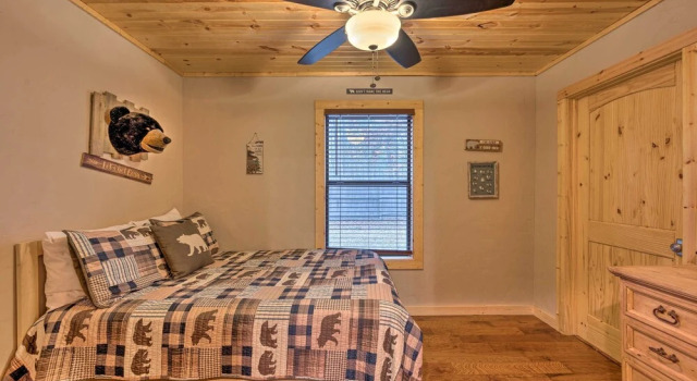 Коттедж Cabin w/ Hot Tub & Grill - 6 Mi to Broken Bow Lake