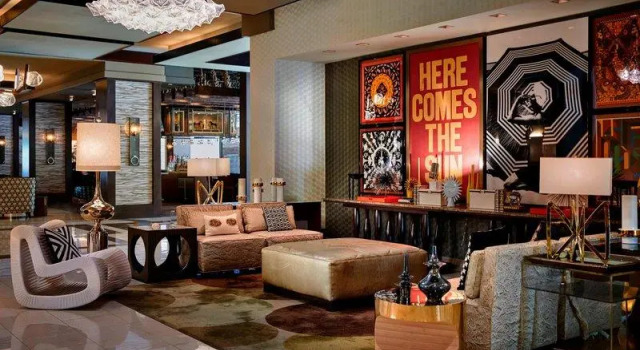 Полулюкс Renaissance Phoenix Downtown Hotel