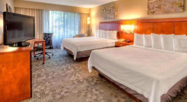 Четырёхместный номер Standard Courtyard Memphis Germantown