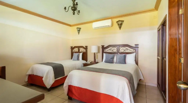 Трёхместный номер Standard Hotel Ángel Inn