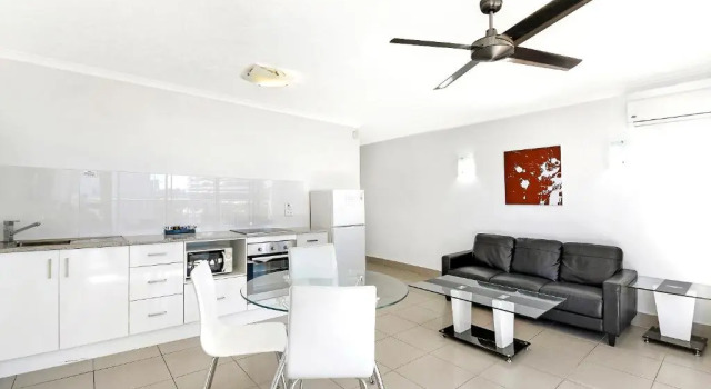 Апартаменты Superior Broadbeach Travel Inn Apartments
