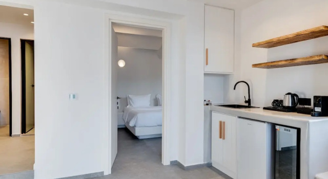 Люкс с видом на бассейн Elements Cozy Suites Pyrgos
