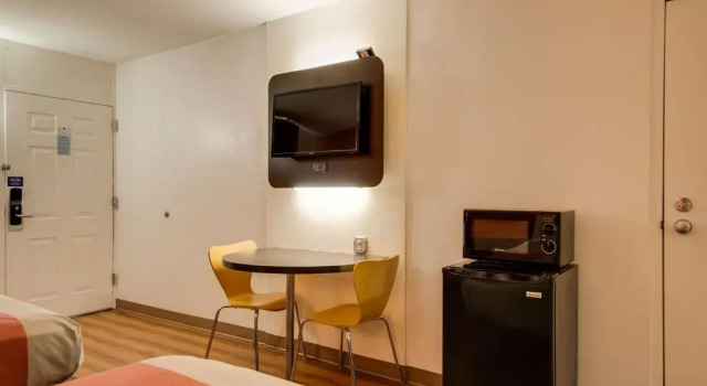 Четырёхместный номер Standard Motel 6-Jennings, LA