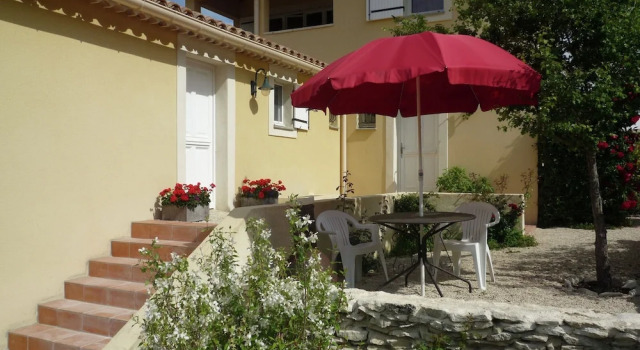 Апартаменты Cycling Escape in Montbrun