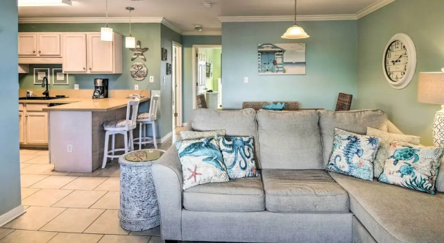 Gulf Shores Beach Condo w/ Community Pool!, Prenota Appartamento Hotel a Alabama con parcheggio, Parcheggio