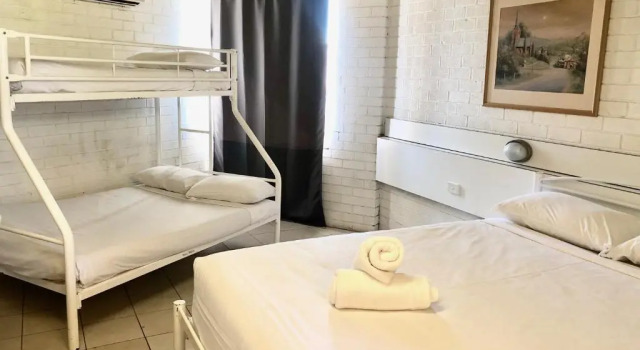 Трёхместный семейный номер Standard Marco Polo Motor Inn Sydney Hotel