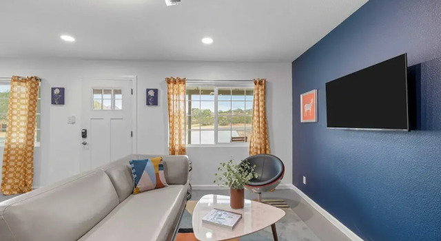 Fable by Avantstay 2 Unique Spaces, w/ Bowling, Hot Tub, Fire Pit, Large Yard