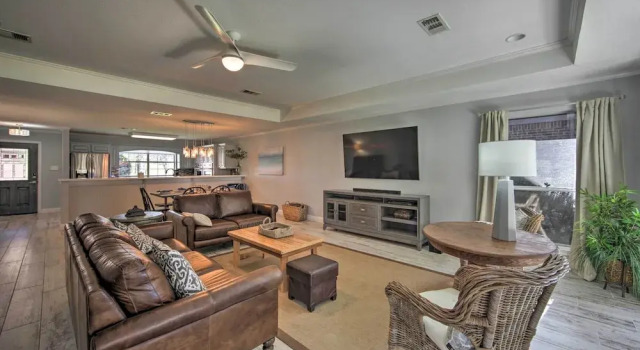 Lakefront Home w/ Dock in Mabank: Near Golfing!, Reserva ahora Hotel Enchanted Oaks Estados Unidos