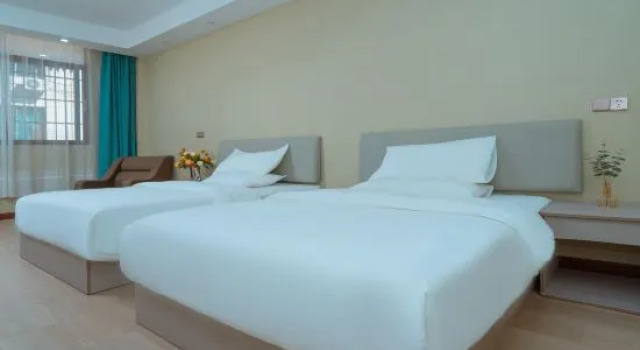 Двухместный семейный люкс с балконом Weiyuna Hotel (XiShuangBanNaMenghai)