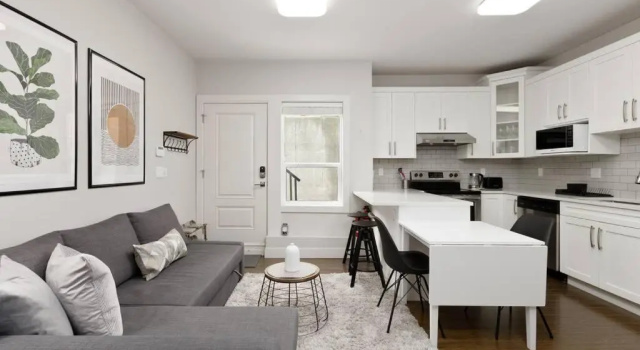 Апартаменты Newly Furnished 2bdr suite 6 Guests Perfect for Family