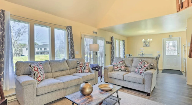 Cozy House: Surrounded by Community Lakes!, Buchen Sie Hotel Mount Pocono Camelback