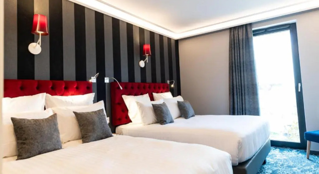 Четырёхместный номер Deluxe Hotel Dali Val dEurope, Tapestry Collection by Hilton