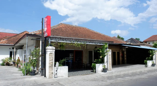 OYO 1196 Hotel Pura Puspa Rosa, Book Hotel Catur Tunggal 