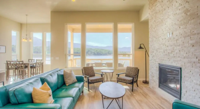 Коттедж 5BD Lakeside Mountain Spectacularhot Tubluxury