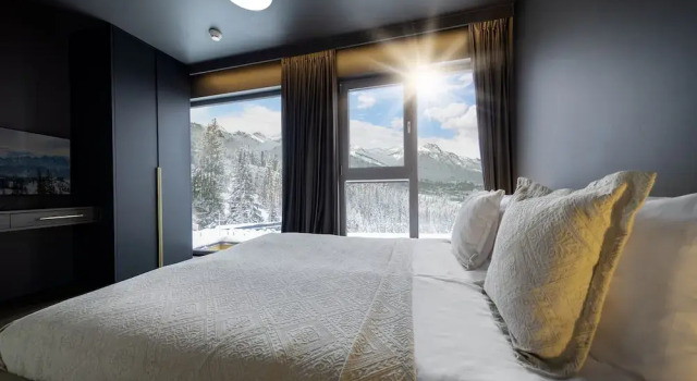 Апартаменты Deluxe Cyrhla Mountain View with Saunarium & Heated Summer Pool by BQQK