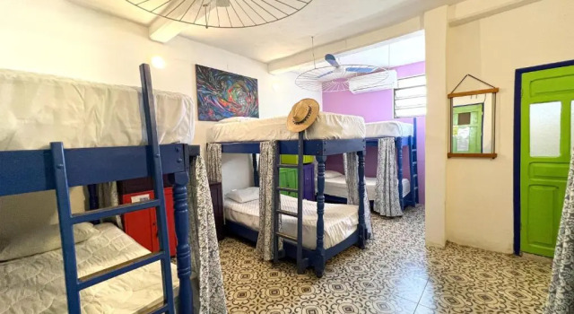 Кровать в общем номере с балконом Hostel Candelaria
