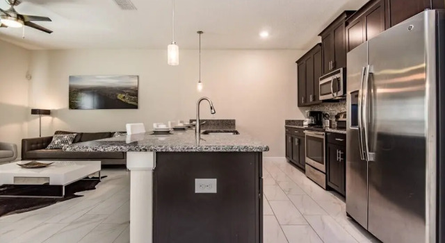 Коттедж 4 Bedroom 3 Bathroom Townhome w Pool