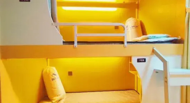 Кровать в общем номере (мужской номер) No. 2 Building, Guowei Central Plaza, 115 North Guihua Road, Xiangzhou District, Zhuhai Cit