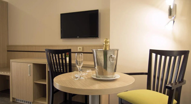 Penzion a Restaurace Na Netřebě, Rezerwuj Hotel Pardubice Kraj pardubicki