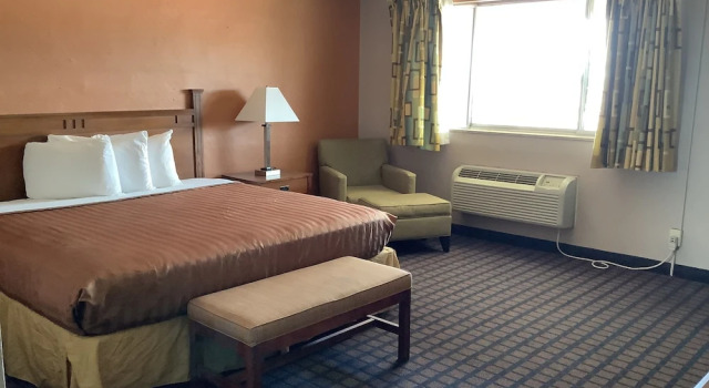 Двухместные апартаменты c 1 комнатой Silver Spur Vintage Inn & Suites