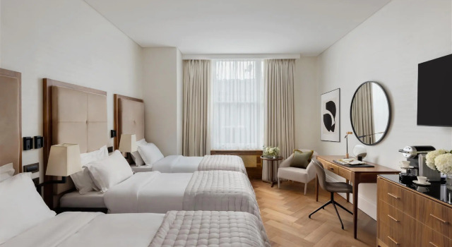 Трёхместный номер Deluxe The Queens Gate Hotel