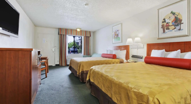 Четырёхместный номер Standard Travelodge Inn & Suites by Wyndham Anaheim on Disneyland Dr