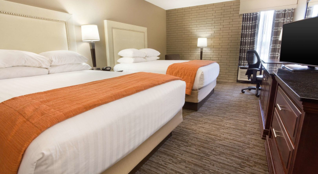 Drury Inn & Suites Greensboro, Забронировать Отель Гринсборо Северная Каролина, рядом с Торговый центр Four Seasons