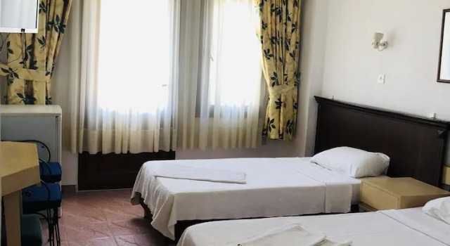 Трёхместный номер Standard с балконом Unlu Hotel