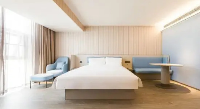 Люкс Deluxe HanTing Hotel (Zhenjiang Jiangsu University East Gate)