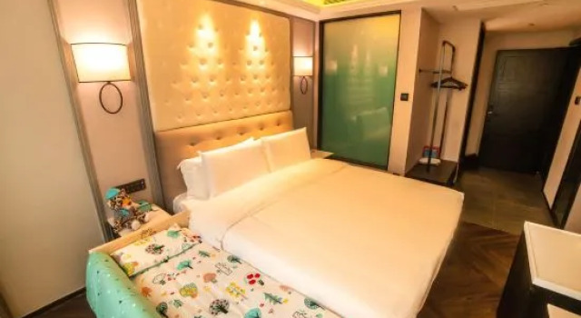 Люкс YOU-SEE Hotel (Zhuhai Riyuebei Grand Theater, Qinglv Road,)