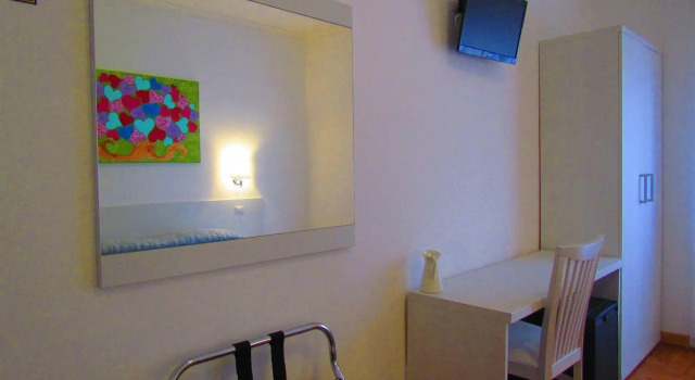 Buonarroti Guest House, Забронировать Гостевой дом Вокзал Термини , рядом с Вокзал Термини