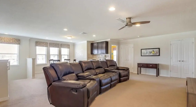 New Lake Front Pool, Movie Theater, Games & More! 8 Bedroom Villa, Book Villa Hoteller i Four Corners med pool, Swimmingpool