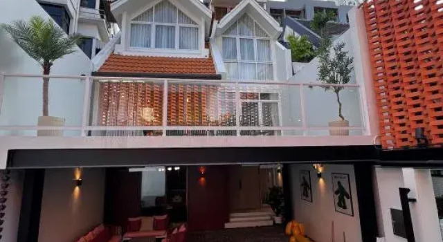 Modern Nordic-style 5-bedroom villa in Sukhumvit, downtown Bangkok, Забронировать Вилла Виллы Бангкока, рядом с Торговый комплекс Эмпориум, Вилла