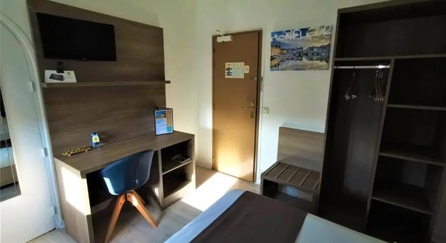 Двухместный номер Standard Logis Hotel Le Relais De La Poste Restaurant Le Fil du Temps