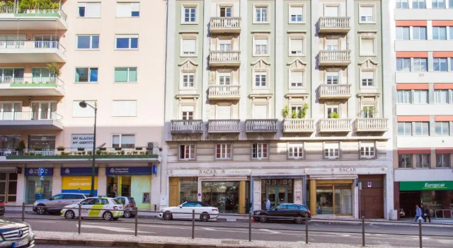 Amazing City Center 2 bdr flat!