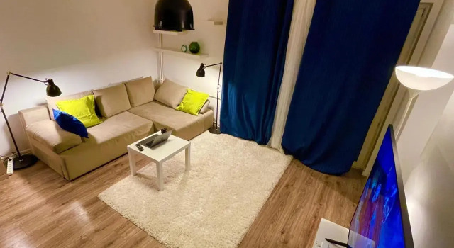HOLIDAY 3 fast WiFi 70’TV Netflix HBO Max AppleTV, Забронировать Отель Отели Варшавы с парковкой, рядом с ОРКО Тауэр, Парковка