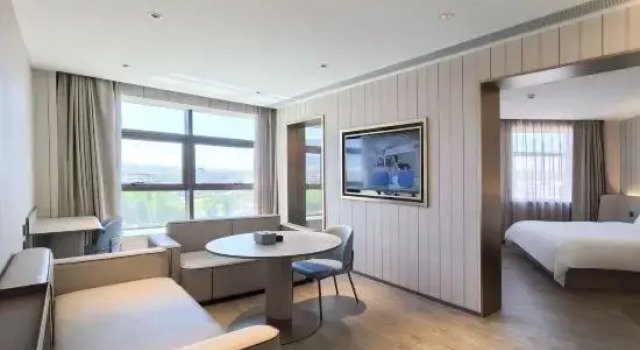 Люкс Business HanTing Hotel (Datong Lingqiu Tanghe Park)
