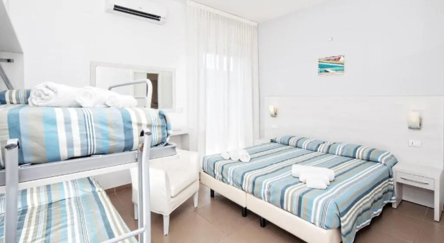 Четырёхместный номер Superior Hotel Gin sul mare