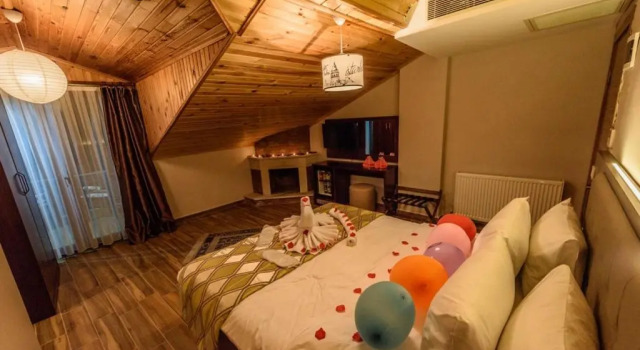 Standardowy dwuosobowy pokój z widokiem na jezioro Hill River Hotel