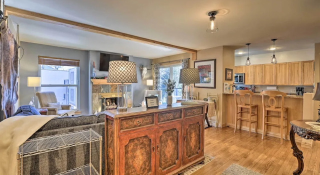 Vail Ski Condo w/ Mtn Views & Shuttle Service!, Забронировать Апартаменты/квартира Отели Вейл с парковкой, Парковка