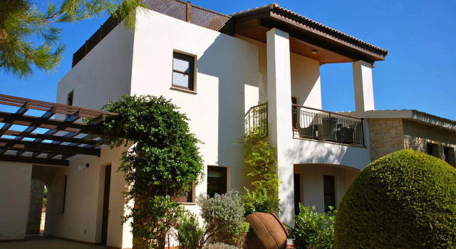 3 bedroom Villa Limni with private pool and gardens, Aphrodite Hills Resort