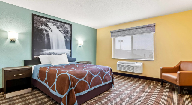 Super 8 by Wyndham Osseo WI