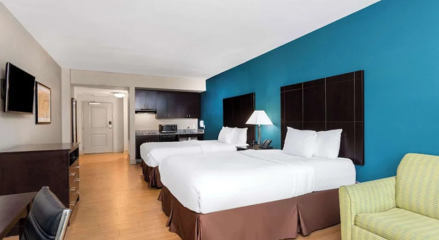 Четырёхместный номер Standard с балконом и с красивым видом из окна La Quinta by Wyndham Ocean City
