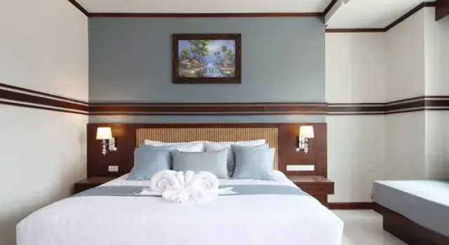Полулюкс с красивым видом из окна Andaman Breeze Resort -